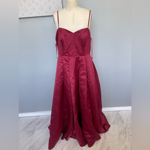 Fame and Partners Gown With Buttons - Picture 2 of 8